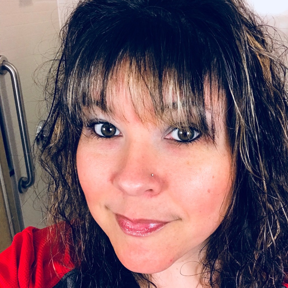 Meet your Posher, Suzanne